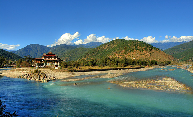 a-deep-dive-into-bhutan-s-living-traditions