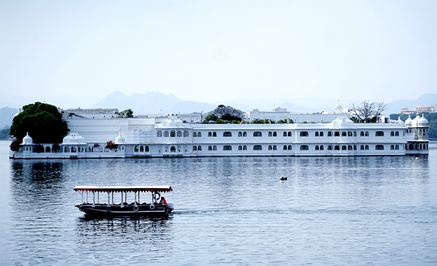 royal-udaipur-romances-the-rains