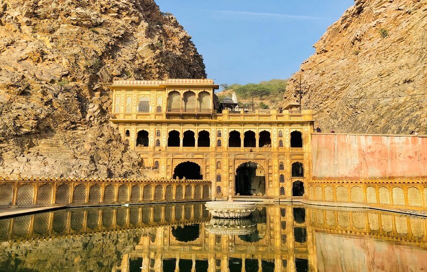 Explore Temples And Havelis Spiritual Walking Tour In Jaipur Alphonso Stories