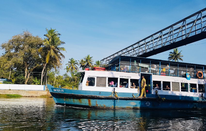 Alleppey-magic-backwaters.jpg