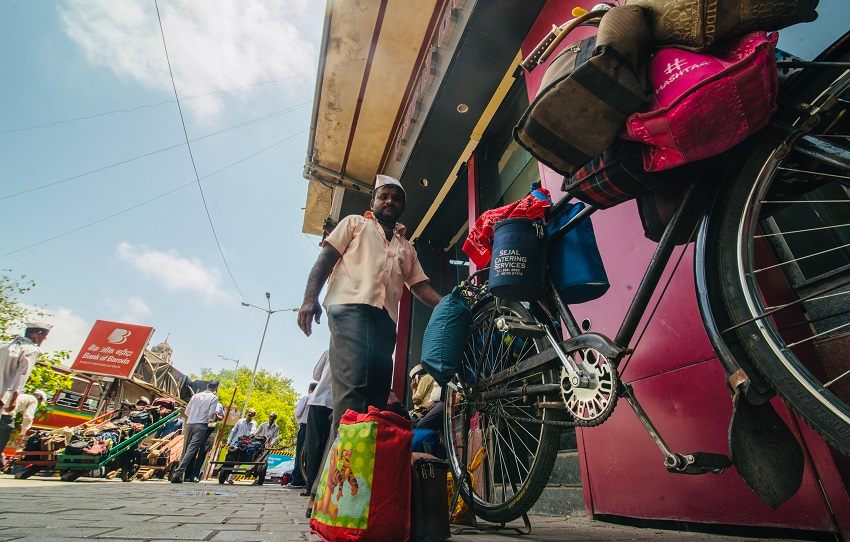 a-day-with-dabbawalas