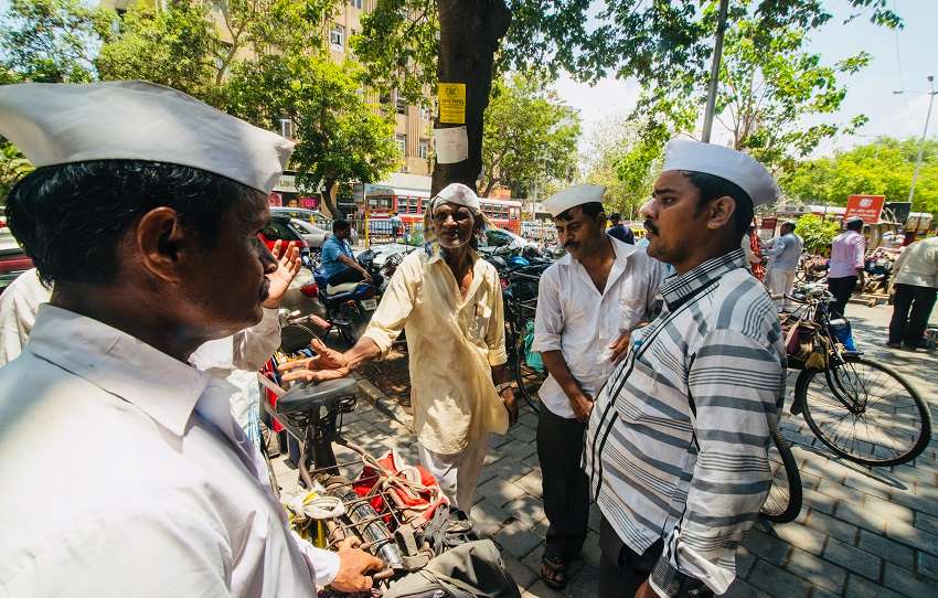 a-day-with-dabbawalas