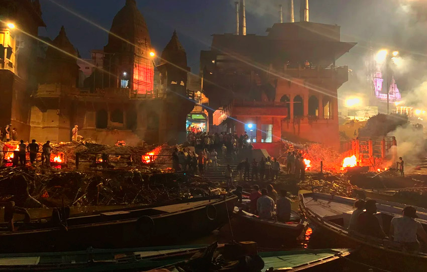 death-rebirth-in-banaras-night-walk