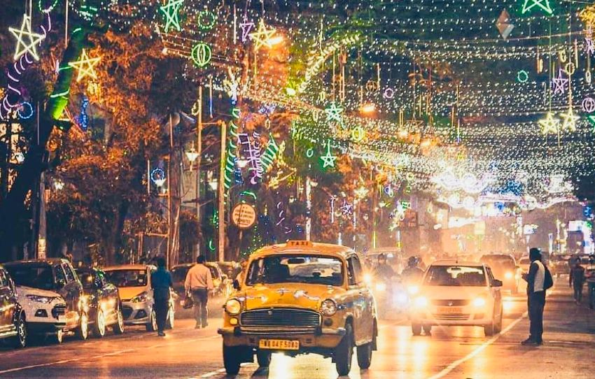 Entertainment-in-kolkata-decorated-streets.jpg