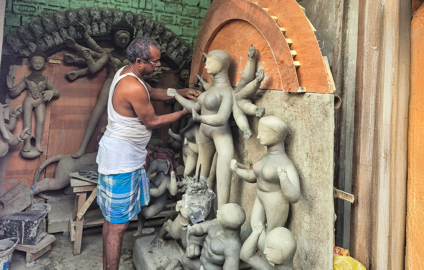 kolkata-at-dawn-the-flower-market-and-kumartuli-trail