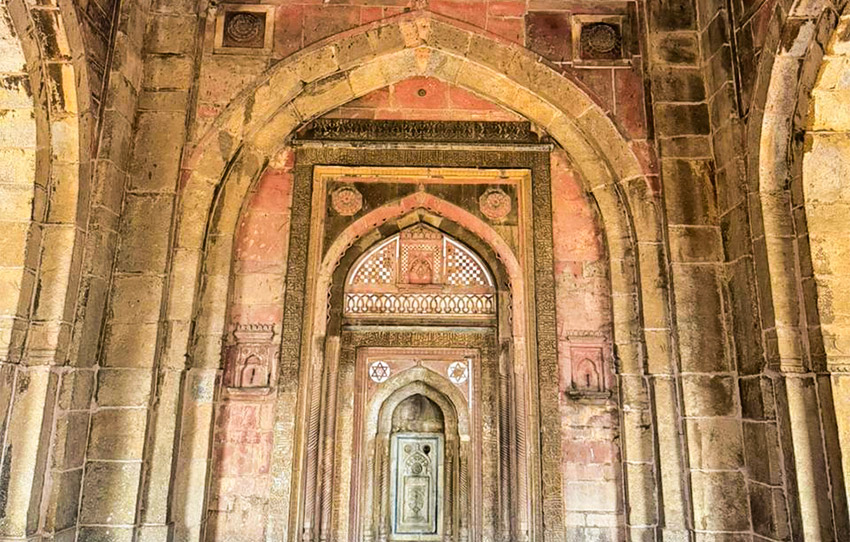 mehrauli-archeological-photography-tour