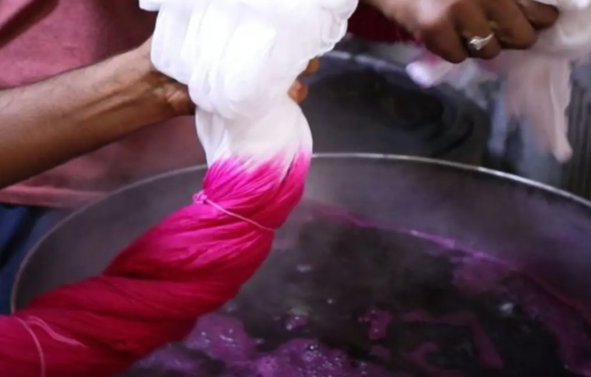 tie-dye-workshop-with-local-artisans