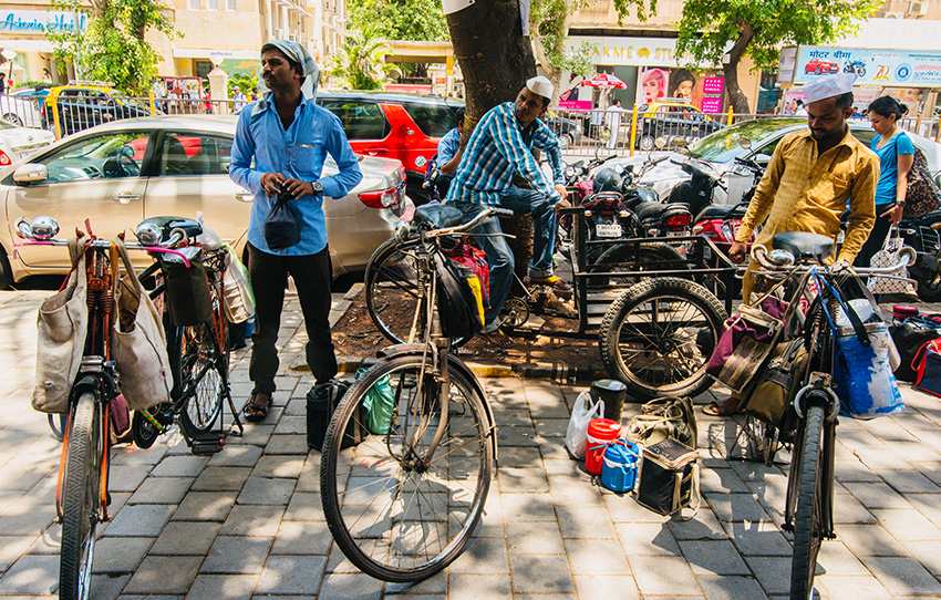 a-day-with-dabbawalas