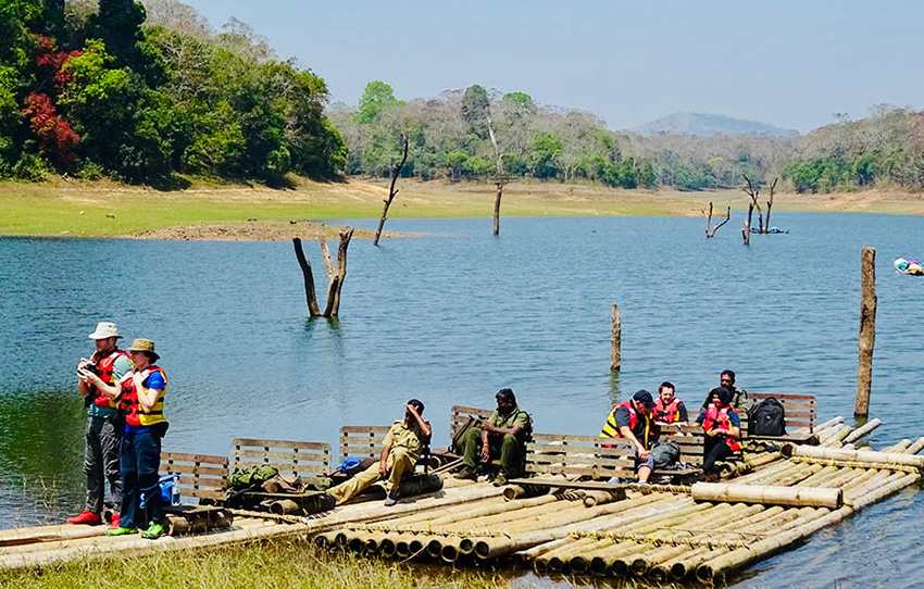 bamboo-rafting-inside-periyar-tiger-reserve-2-AlphonSo-Stories.jpg