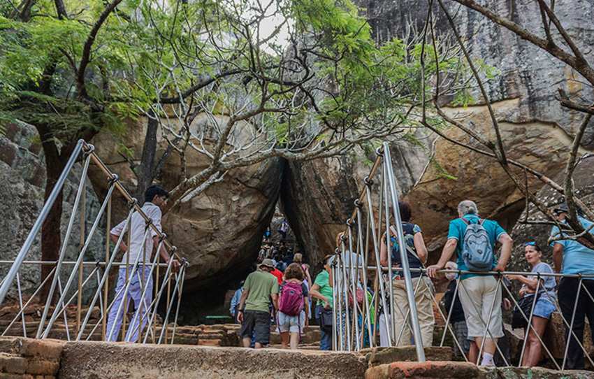 cycle-to-sigiriya-rock-fortress-through-rural-villages-accompanied-by-a-local