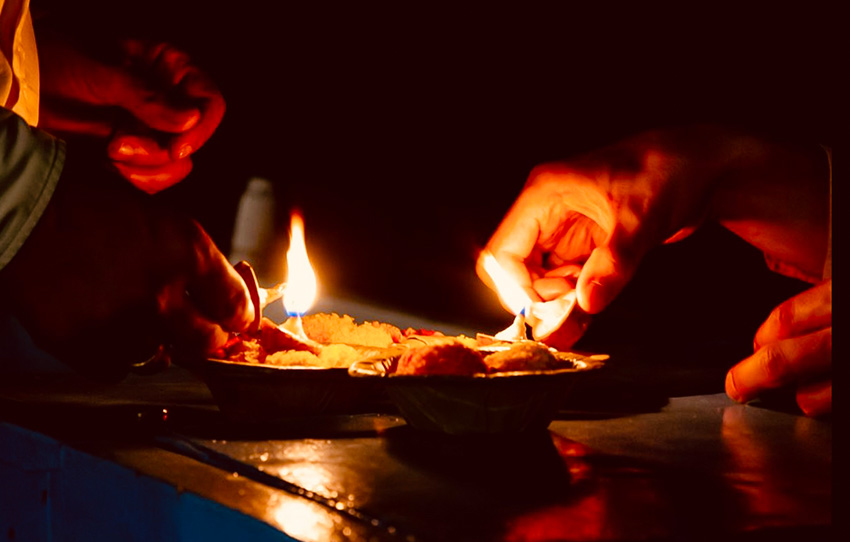 death-rebirth-in-banaras-night-walk-1-AlphonSo-Stories.jpg