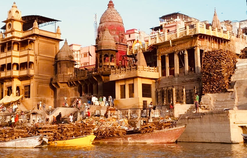 death-rebirth-in-banaras-night-walk