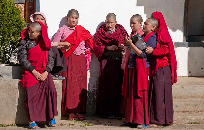 dharma-talk-with-khenpo-phuntsok-tashi-on-buddhism-culture-and-happiness-quotient-10-1-AlphonSo-Stories.jpg
