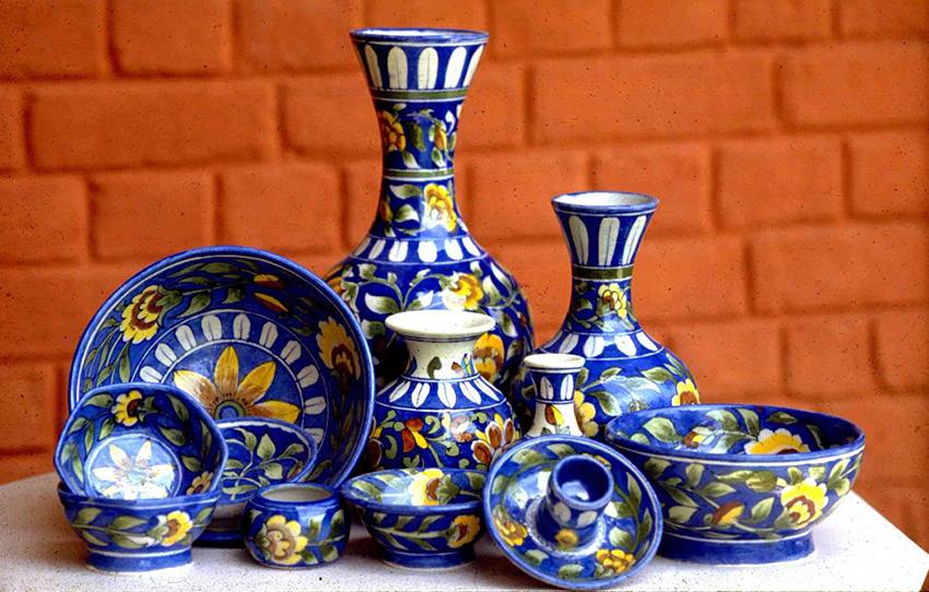 experience-the-making-of-blue-pottery