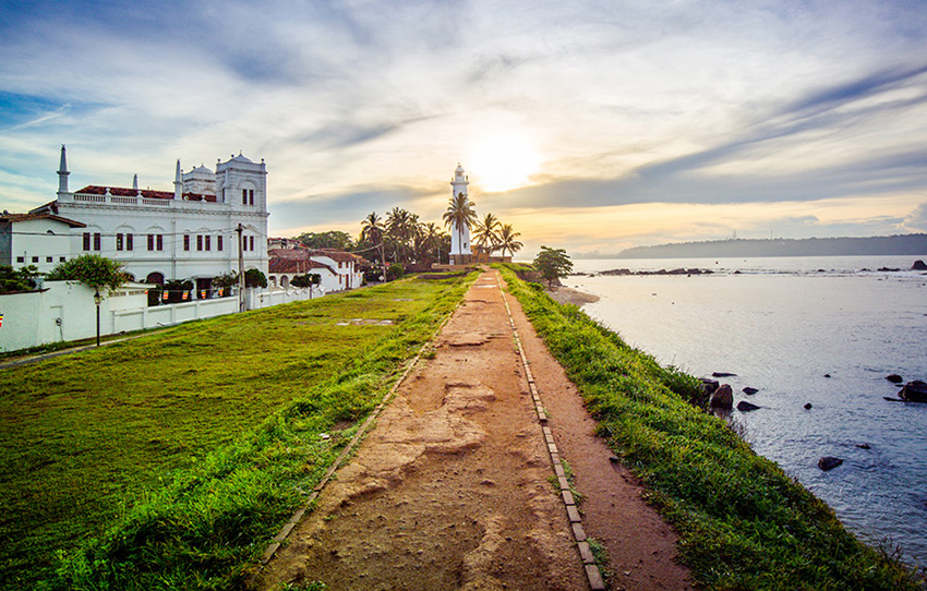 galle-fort-with-a-local-1-AlphonSo-Stories.jpg