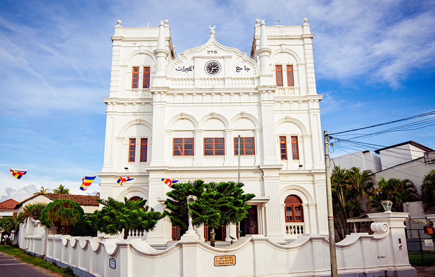 galle-fort-with-a-local