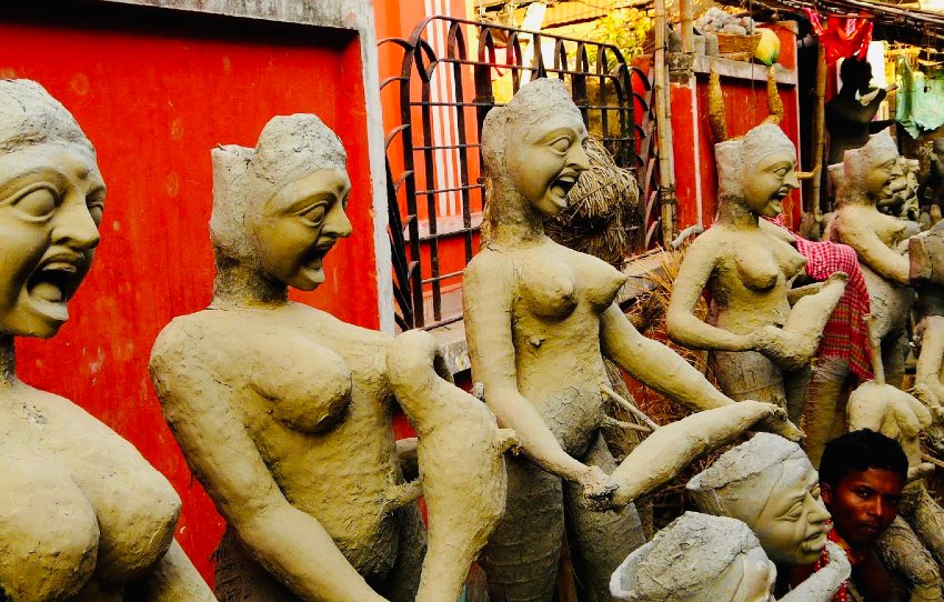 bringing-the-goddess-to-earth-flower-market-to-kumartuli-life-by-the-river-walk