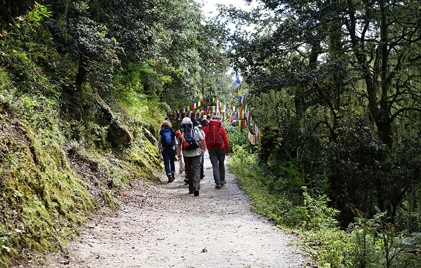 hike-to-the-khamsum-yulley-namgyal-chorten