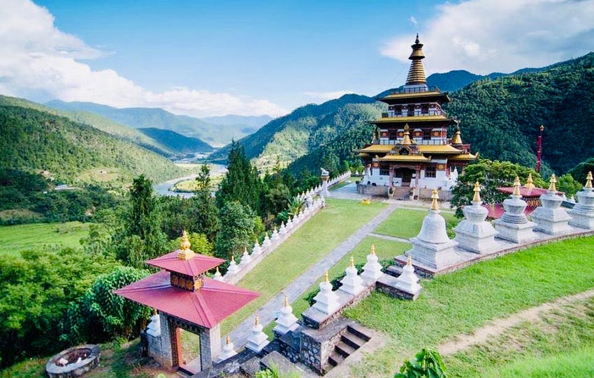 hike-to-the-khamsum-yulley-namgyal-chorten