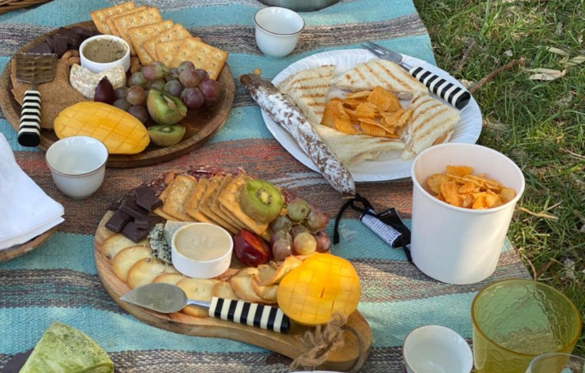 a-picnic-basket-lunch-in-leh