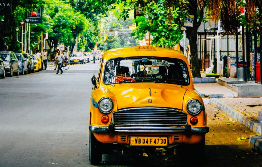 in-calcutta-do-as-the-calcuttans-do-public-transport-tour