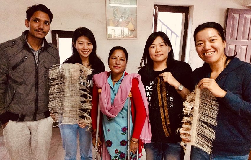 meet-himalayan-shawl-weavers