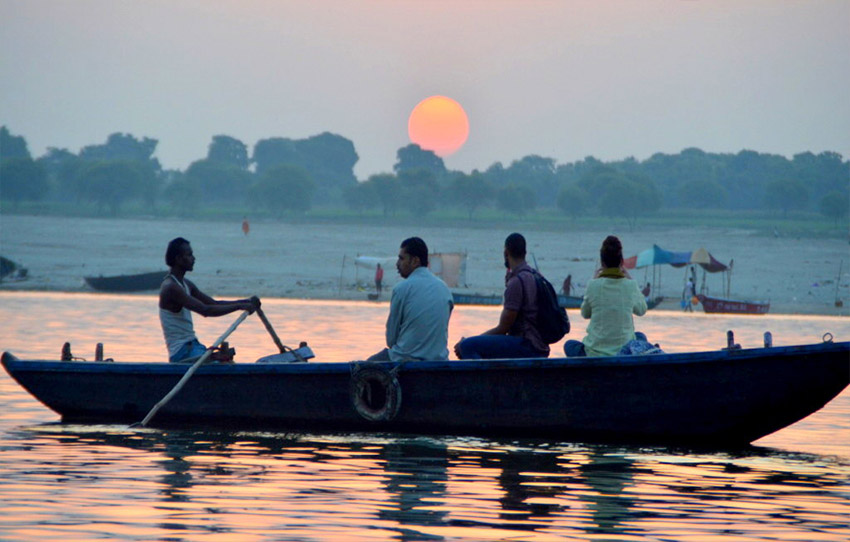 the-sunrise-ganga-boat-tour-varanasi