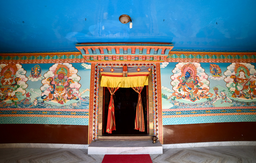 tour-of-boudnath-stupa-with-monk