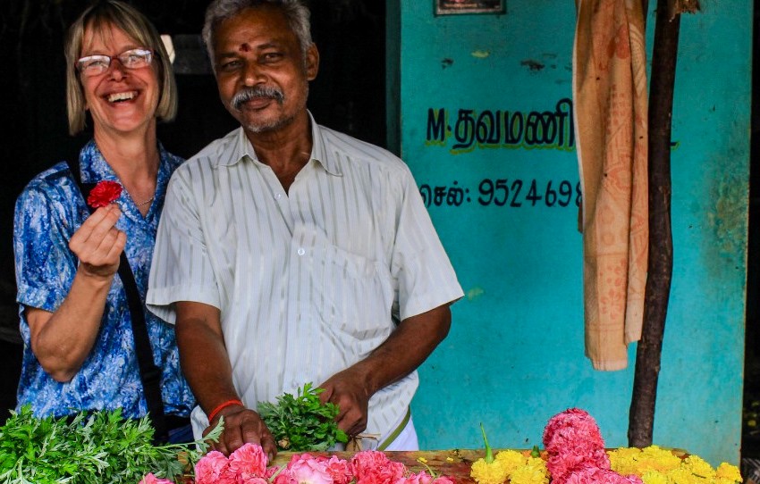 walking-market-local-munnar.jpg