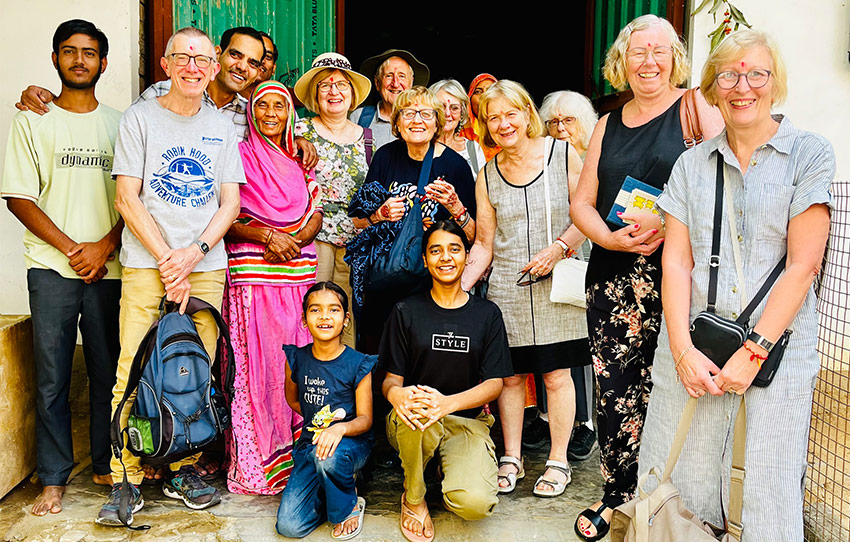 elephant-poo-paper-making