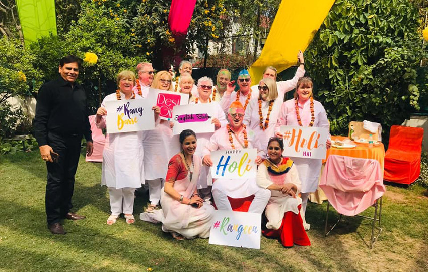 holi-celebration-avec-une-famille-locale