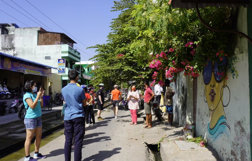 tournee-des-murs-parlants-art-de-la-rue-equitation