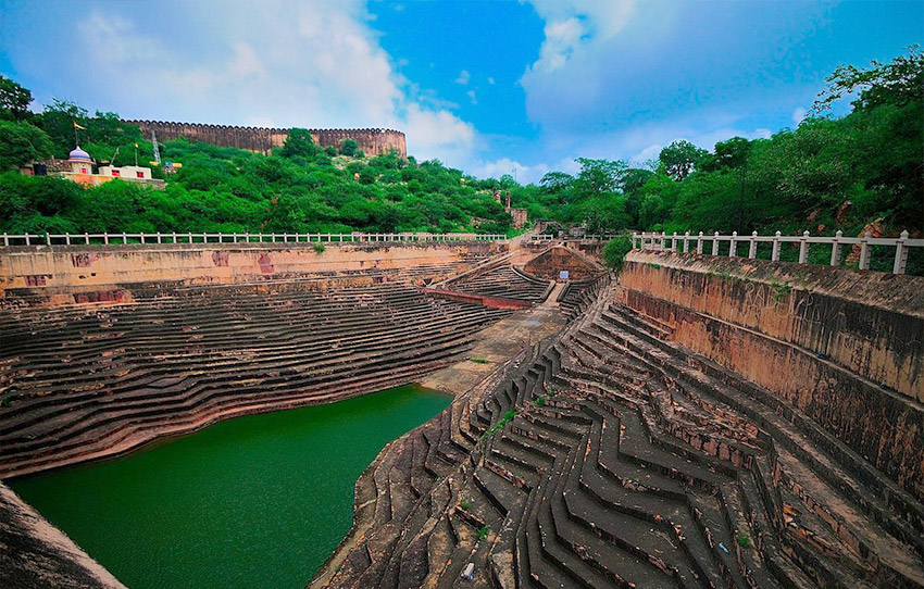 amber-palace-water-walk