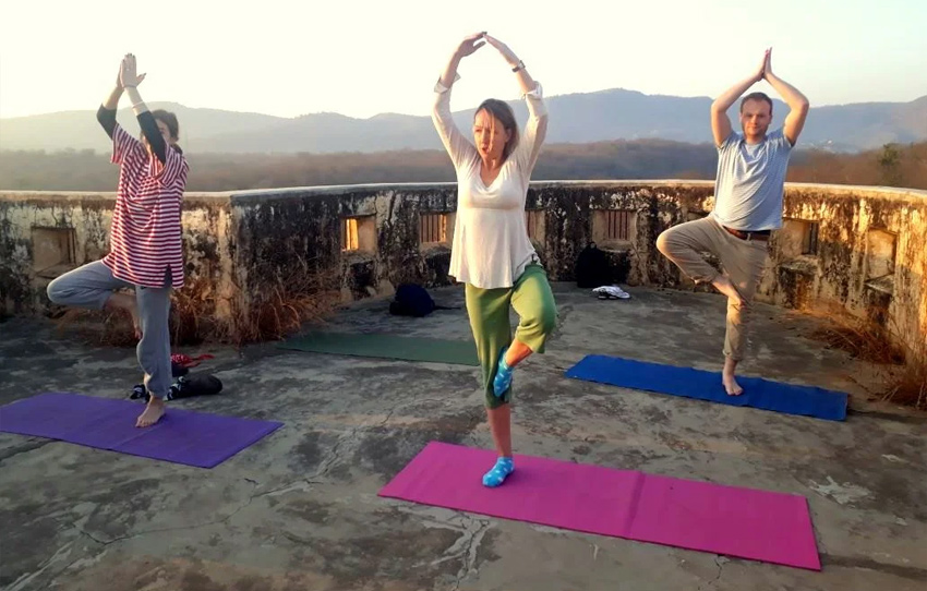 yoga-avec-hiking-dans-la-foret