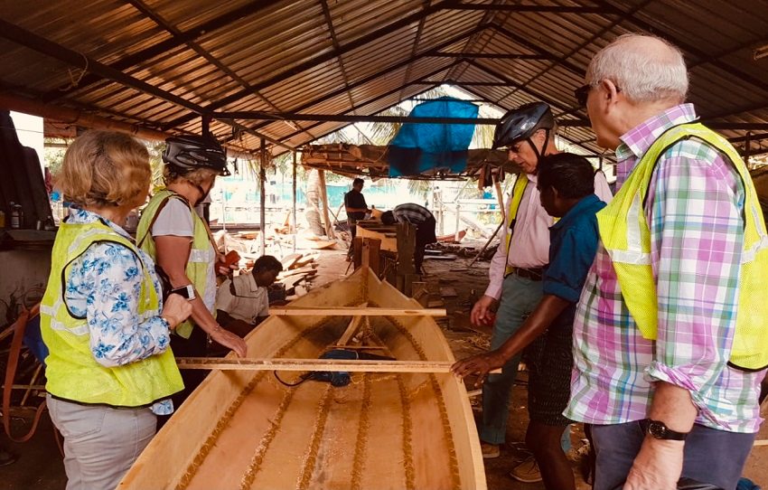 village-rubble-village-tuk-tuk-peche-lunch