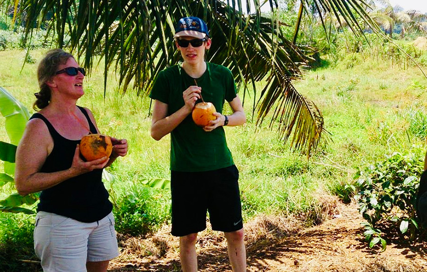marche-en-canoe-sur-le-canal-de-kapu-ela