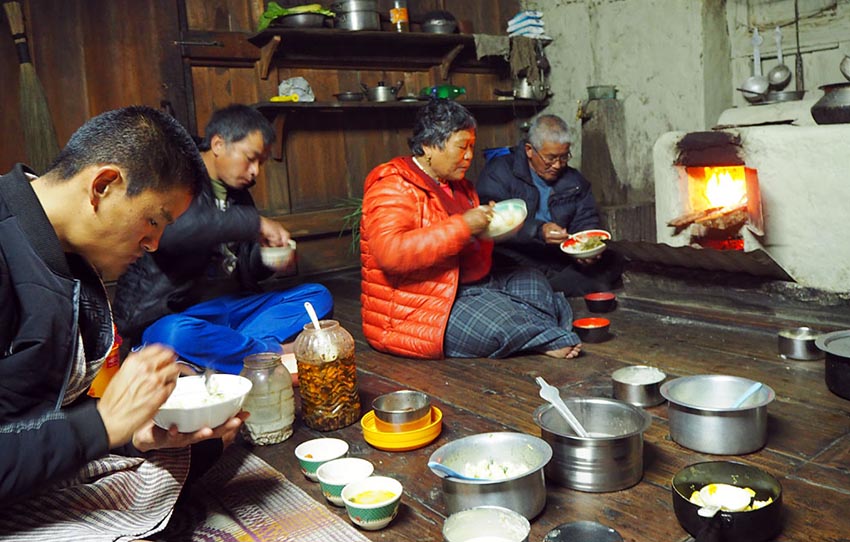ferme-visite-avec-diner-bhutanais-avec-une-famille-locale