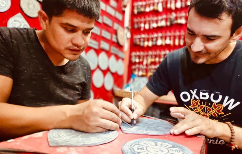 sculpture-sur-pierre-avec-jaya